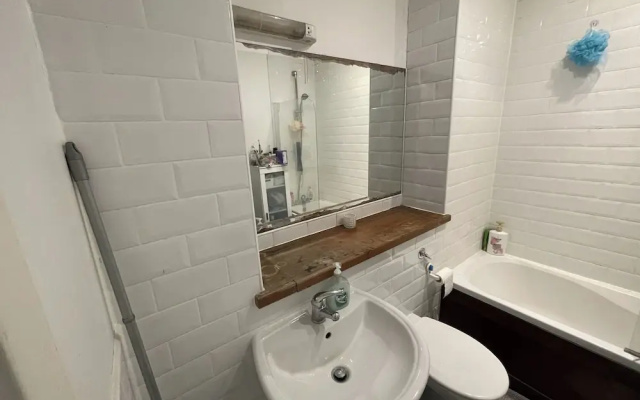 Lovely 2-bed Apartment -sleeps 5 & Parking
