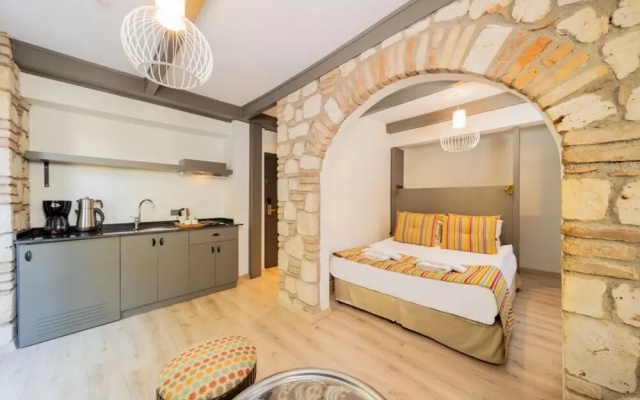 Cozy Studio Hotel Room Near Hadrian s Gate