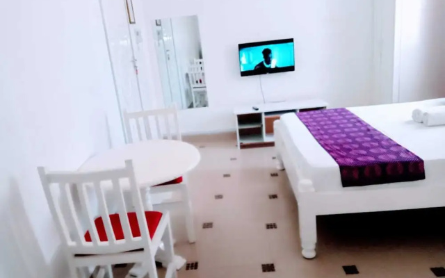 Lux Suites Bustani studio Apartments