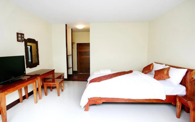 Baan Na Khon Hotel