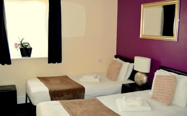 GO2 Gloucester Hotel by OYO