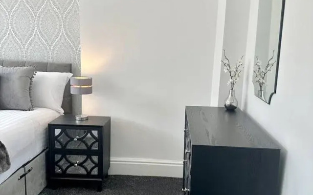Large Five Bedroom Home with parking