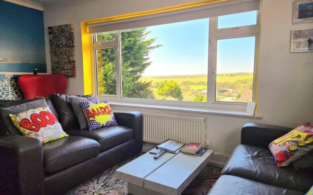 3 Bed House Stunning Views And Free Parking