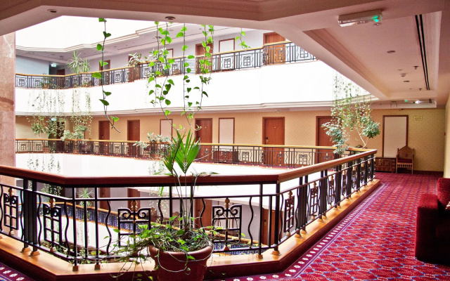 Отель Regent Palace Hotel