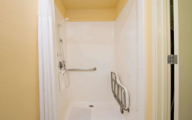 Ramada by Wyndham West Sacramento Hotel and Suites