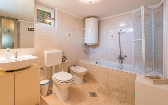 Beautiful Home in Markovac With Wifi and 5 Bedrooms