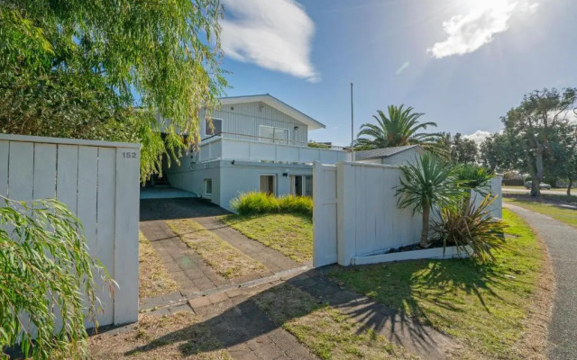 Patton's Place - Pauanui Holiday Home
