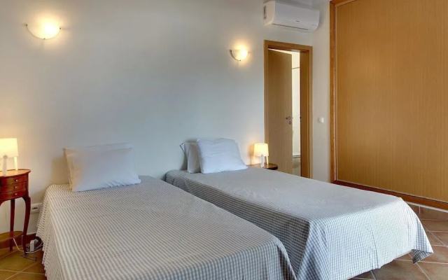 Villa in Carvoeiro With Swimming Pool