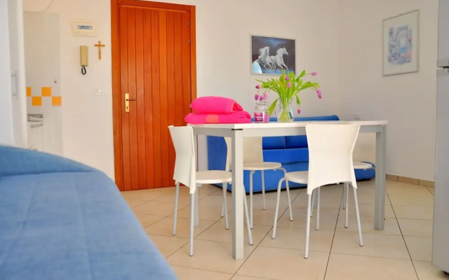 "flat in a Seafront Building With Swimming Pool"