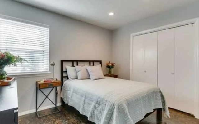 Evie's Campus-close 2 bedroom luxury