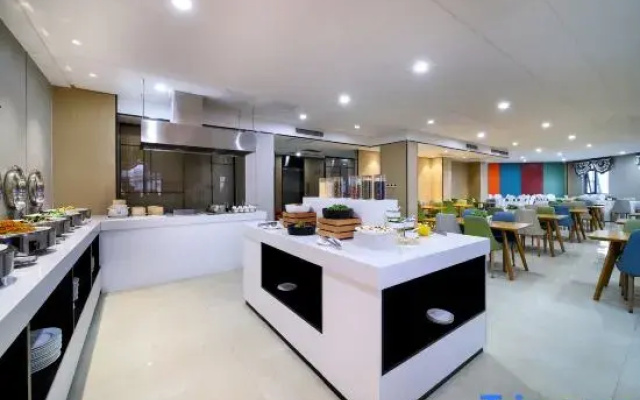 Elong R.YUN Hotel (Zhengzhou East Station Zhengdong Business Center)