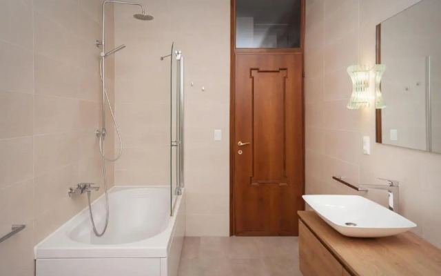 Villa Francesca-Grande appartamento in riva al lago