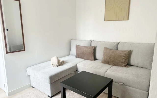 Charming Studio Steps from City Center