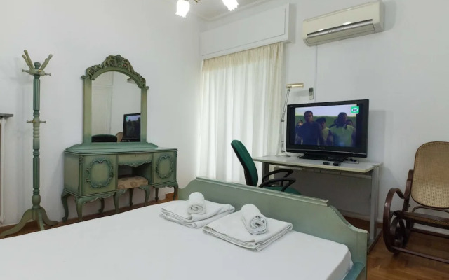 Koukaki Vintage Look 2BR Apt w Balcony