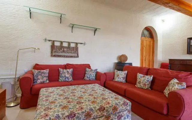 Tal-Bobby Farmhouse