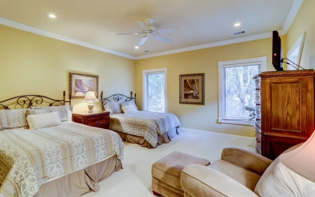 4 Beach Lagoon Rd