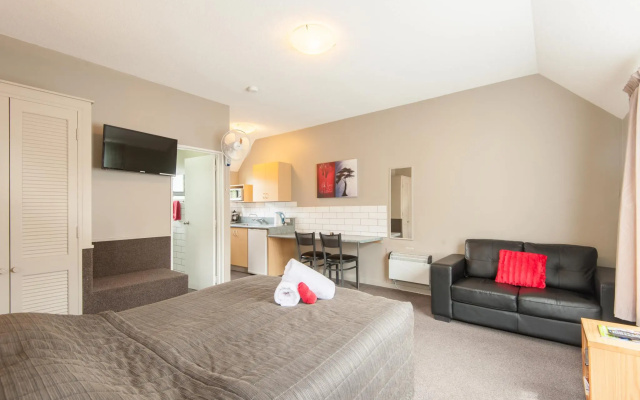 Manuka Crescent Motel