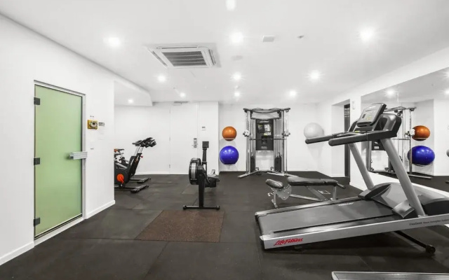 Surfers Paradise 1-bed With Stunning Views & Pool