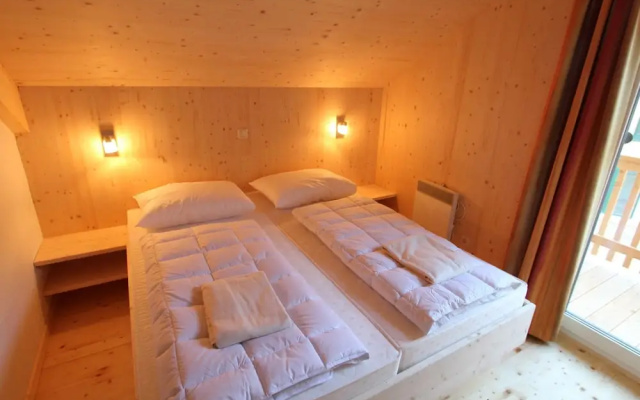 Lavish Wooded Chalet with Sauna & Hot Tub in Hohentauern