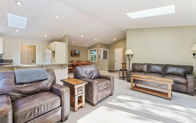 Bright Retreat Hot Tub Plus Sharc Access