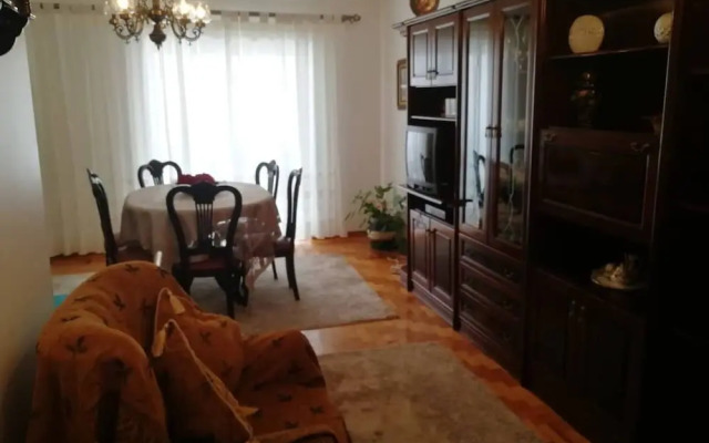 2 Bed Flat - Sleeps 5 - Parking - Wifi