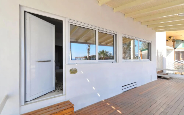 Beachfront Apartment Downtown