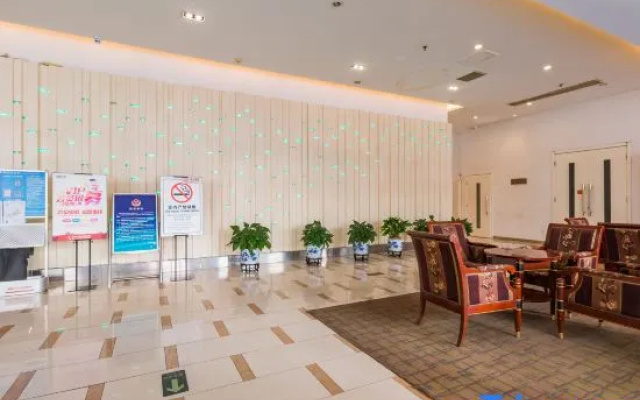 Beifang Langyue Hotel (Beijing Ganjiakou Subway Station)
