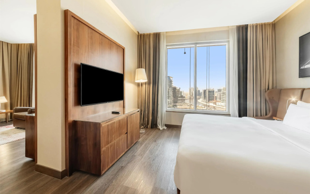 Отель Radisson Blu Hotel, Dubai Canal View
