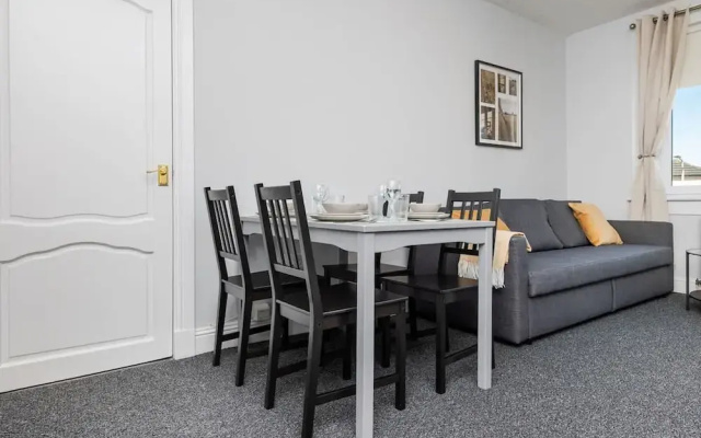 3 Bedroom Flat - Free Parking