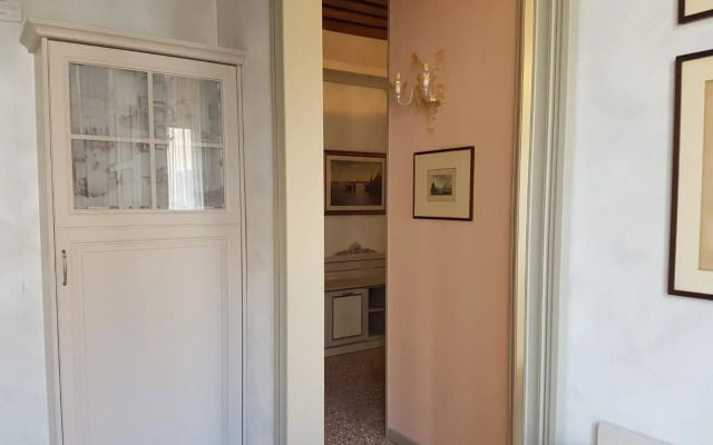 Ca' Cappello Venice Apartment 1 with Canal View