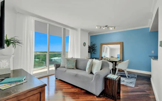 Fabulous 2-Bedroom in the Heart of Grove