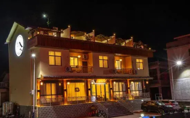 Sandaowan Homestay (Border City Chatong Scenic Area)
