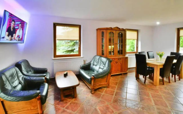 Comfortable, Large Holiday Home With a Garden