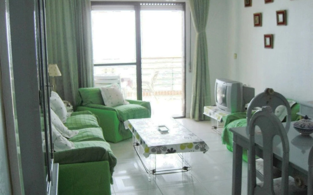 Authentic family apartment facing the sea