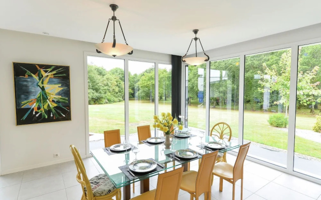 Welcoming Villa in Fouesnant With Swimming Pool