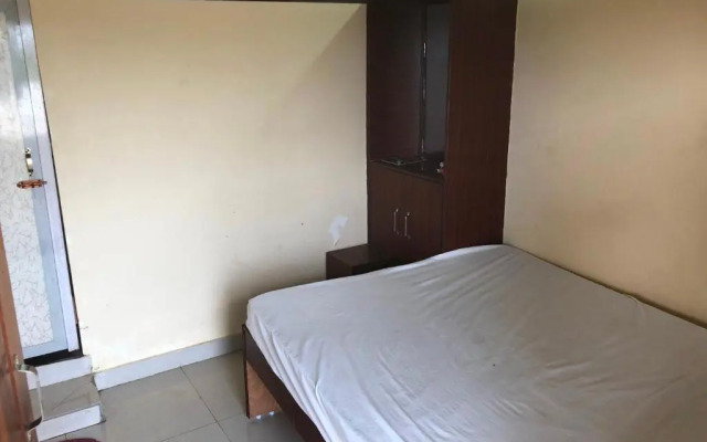 OYO Rooftop Inn