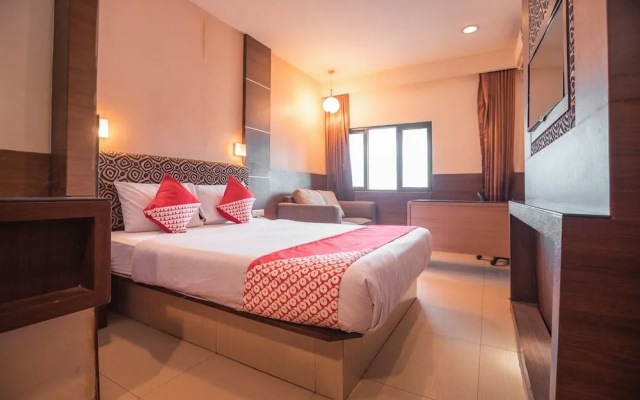 OYO 467 Penthouse Hotel