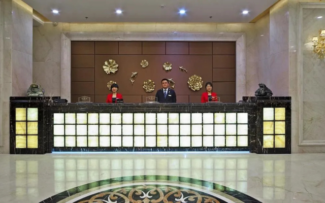 Dandong Jiangbin International Hotel (Yalu River Broken Bridge Scenic Spot Railway Station Branch)