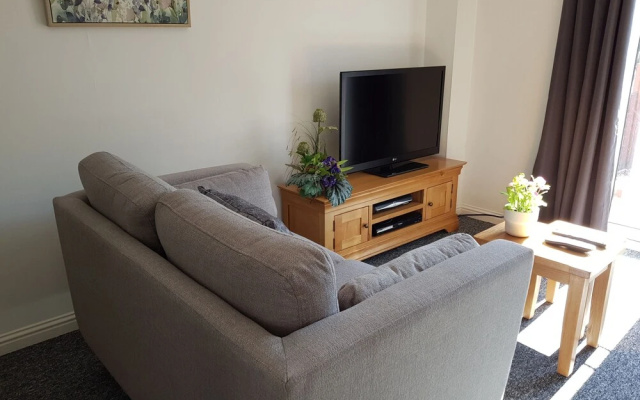 Charming 2-bed House in Torquay
