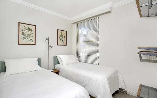 Sunny and Spacious Two Bdr Apt - SPF13