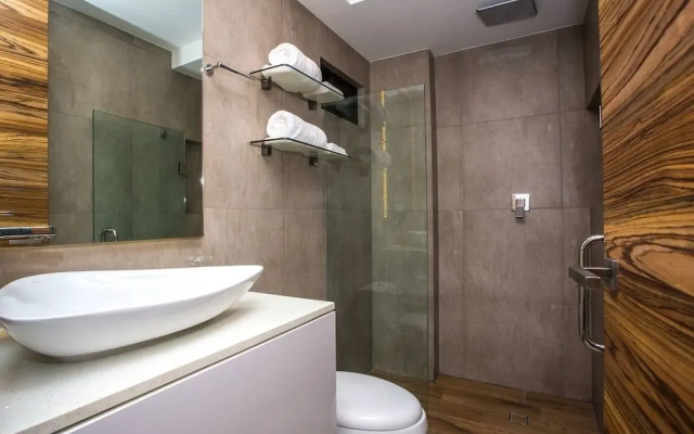 Amazing 2BR Condo w/ Pool+views!! Dream Location!!