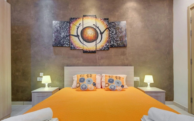 Exclusive Holiday Flat Steps to the Sliema Shops