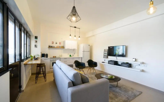 16 HaRakevet Street - By Beach Apartments TLV