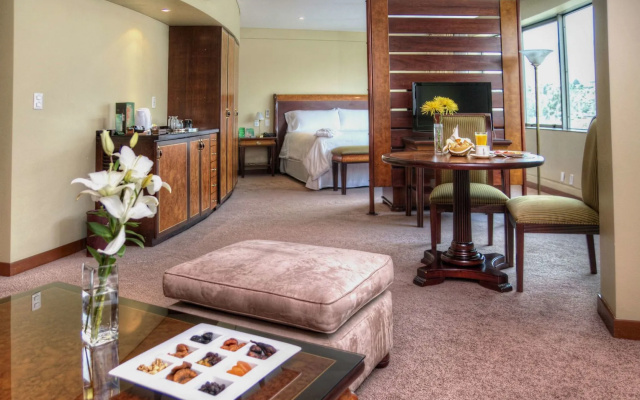 Suites Camino Real