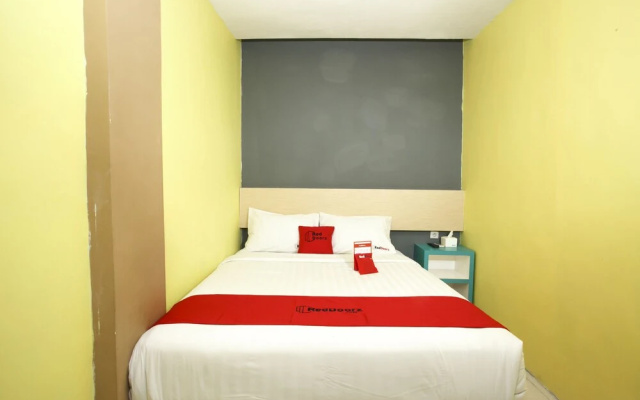 RedDoorz Plus near Tunjungan Plaza 2