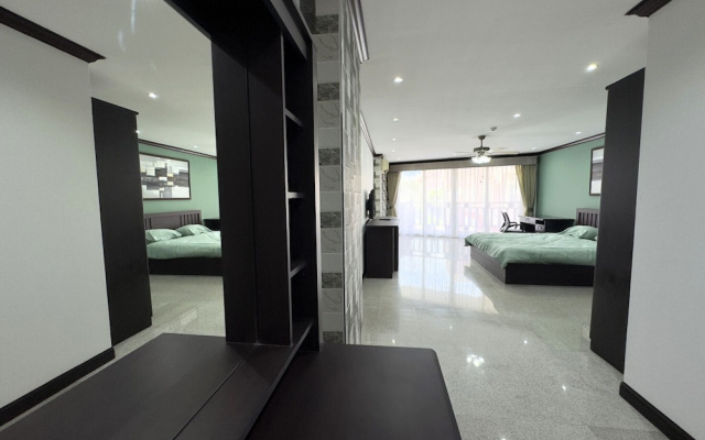 Spacious 2BR Condo - 3 Balconies & Green Views
