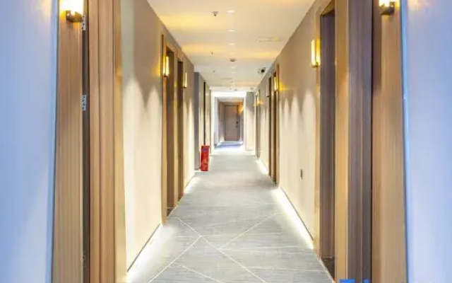 Netfish E-sports Hotel (Shanghai Tongji Hospital Xincun Road Subway Station Branch)