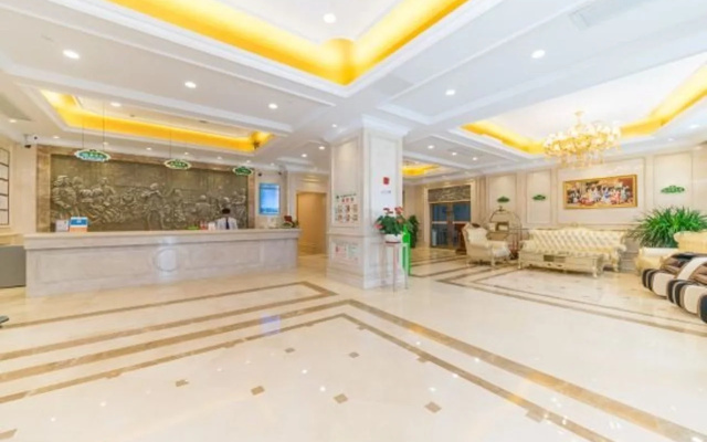 Vienna Hotel (Shunlian Square Jinlong Metro Station)