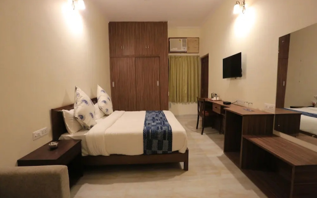 OYO 8472 Gomti Nagar