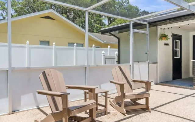 Brooksville Oasis! 3 Bedroom, Heated Pool Home